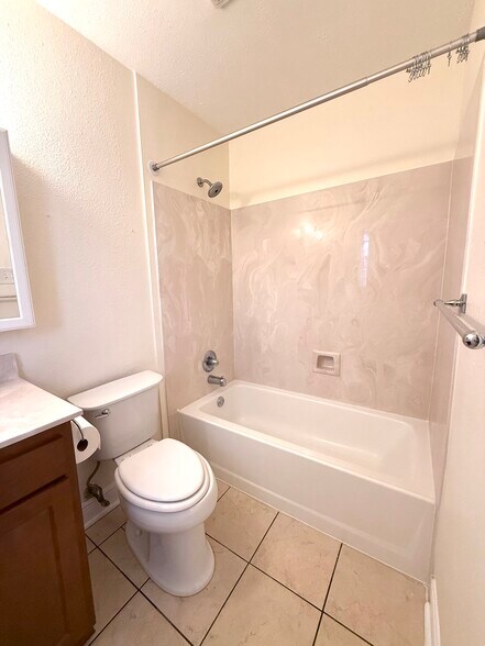 Primary Bathroom - 1114 Williams Blvd