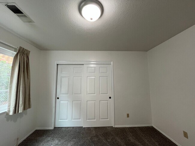 Building Photo - **PENDING**