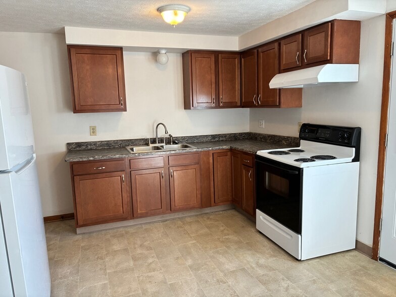 Building Photo - 7704 Hills and Dales Rd NW