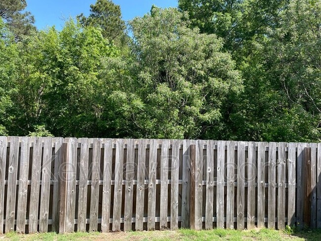 Building Photo - 830 Landing Dr