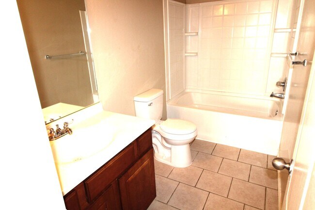 Building Photo - 4508 SE 77th St