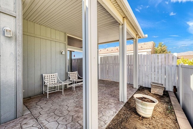 Building Photo - 15300 Palm Dr