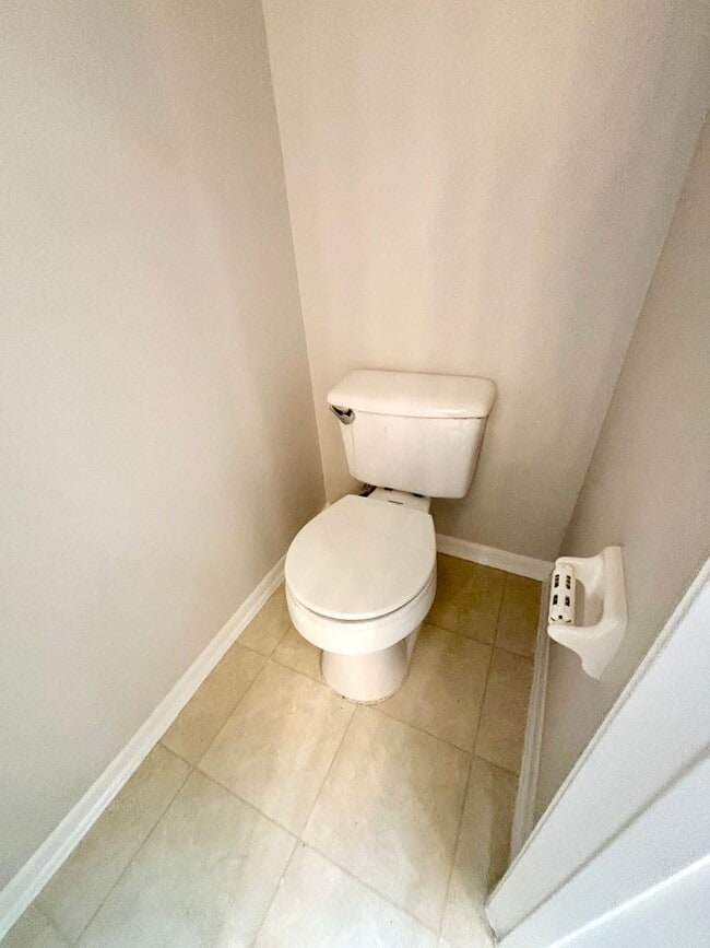 Building Photo - Ready to Move in!! Must See! Lake Mary Com...