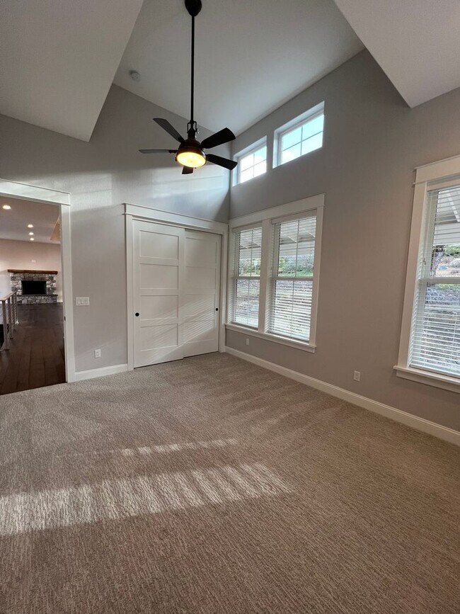 Building Photo - Beautiful, Custom home in the heart of Jacksonville | Available Now