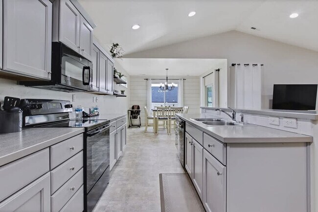 Building Photo - 2213 E Elm Grove Dr