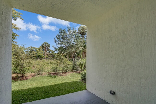 Building Photo - 400 Bella Sol Way