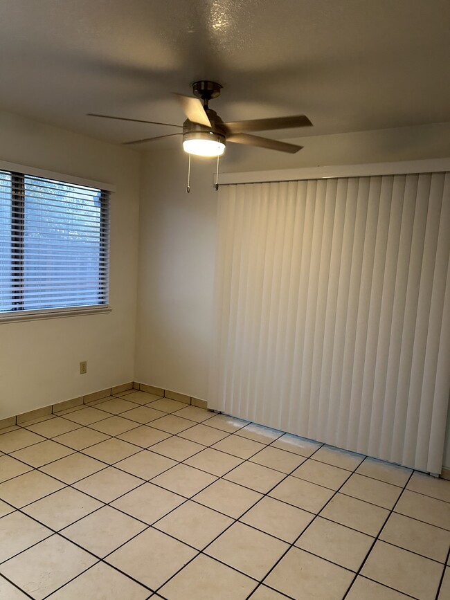 Building Photo - 1008 Shadow Ridge Dr