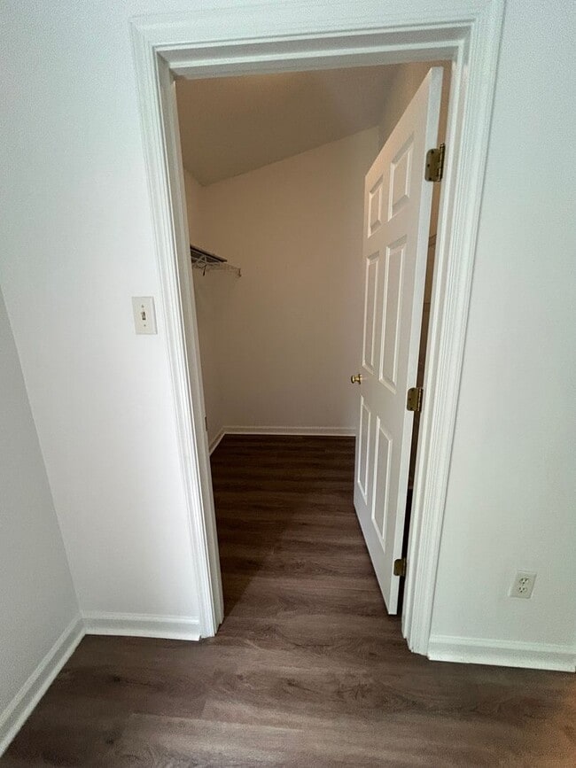 Building Photo - 3 Bedroom Single Family Townhome