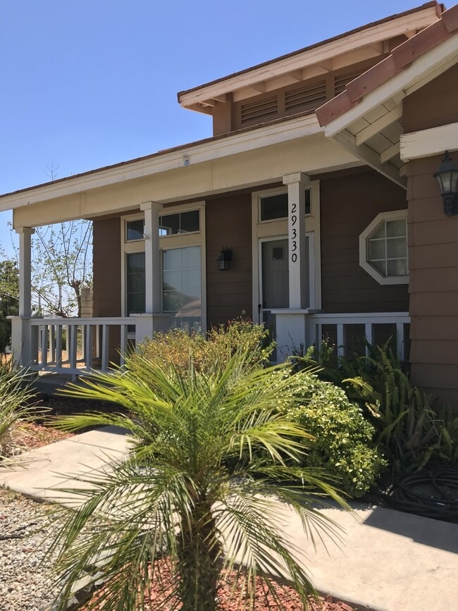 Building Photo - Beautiful home with fenced in backyard!
