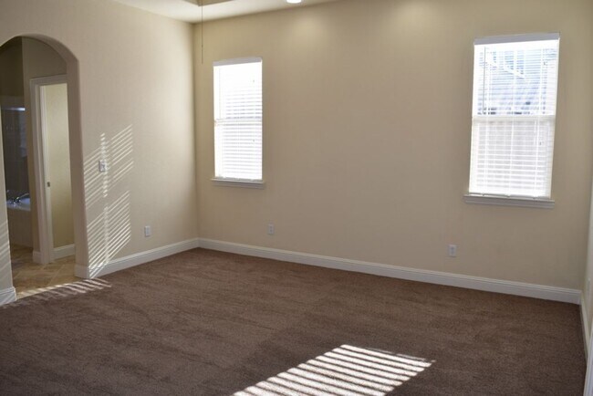 Building Photo - 2768 Westview Dr