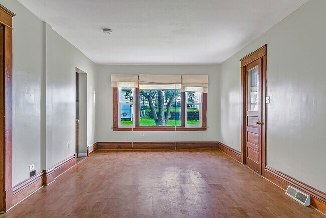 Building Photo - 944 14th St