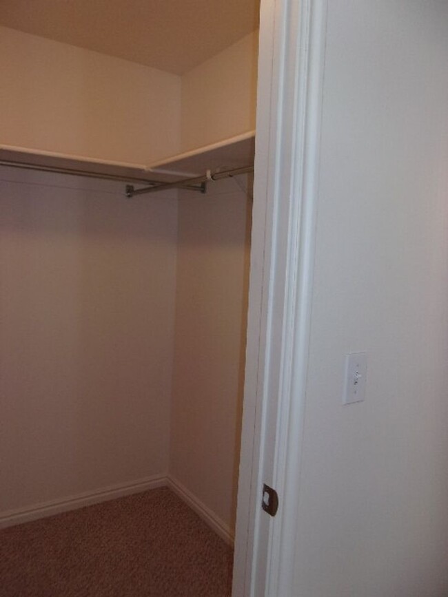 Building Photo - Family Apartment