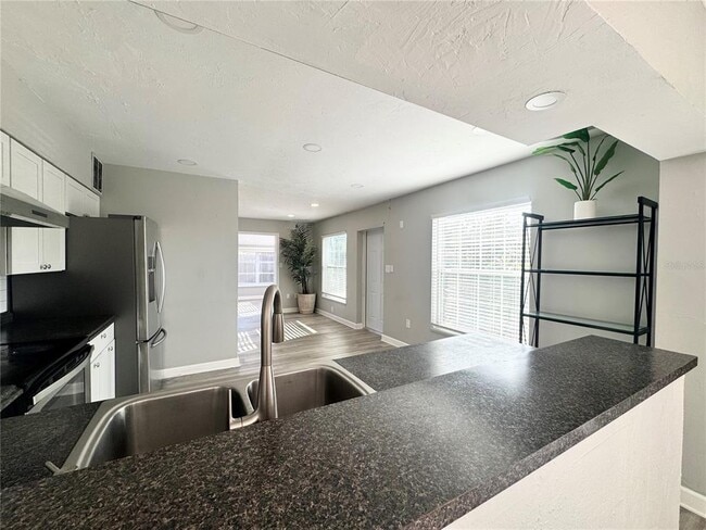 Building Photo - 3913 S Shade Ave