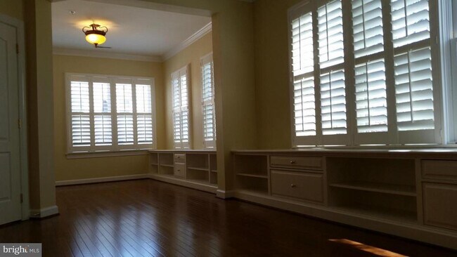 Building Photo - 1632 Colonial Hills Dr