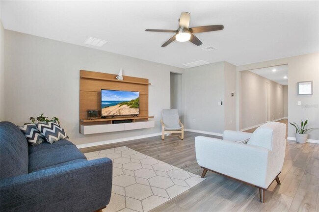 Building Photo - 527 Amadoras Wy