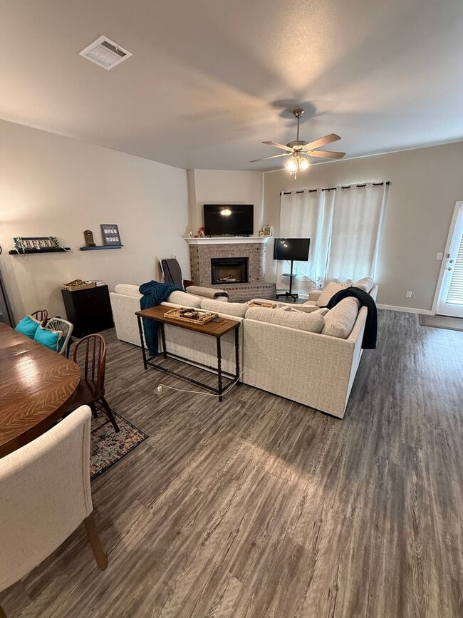 Building Photo - 3/2/2 in West Lubbock!