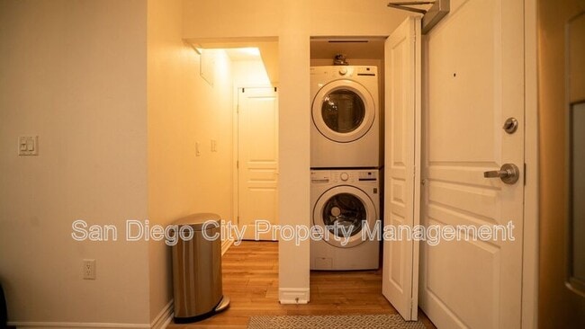 Building Photo - 300 W Beech St