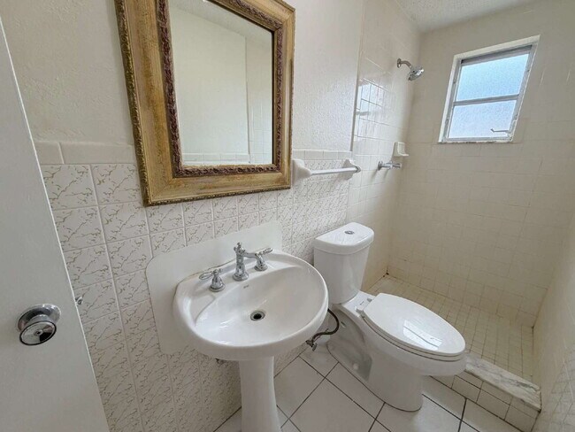 Building Photo - "2-Bed, 2-Bath in Port Richey – 1,310 Sq Ft!"