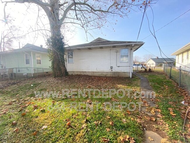 Building Photo - 1540 SE Riverside Dr
