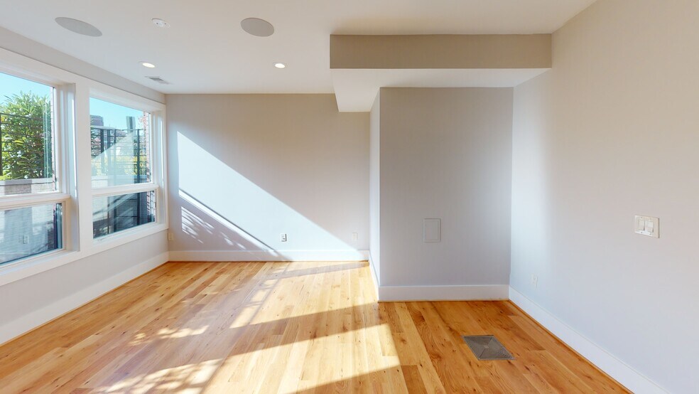 Building Photo - 3801 New Hampshire Ave NW