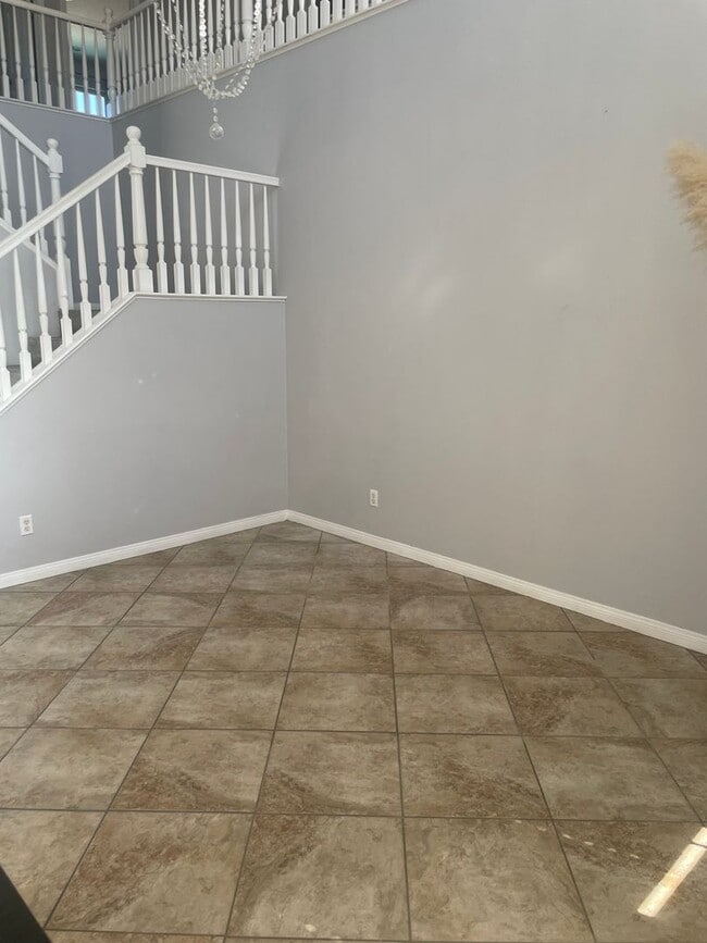 Building Photo - Pool/Spa Home