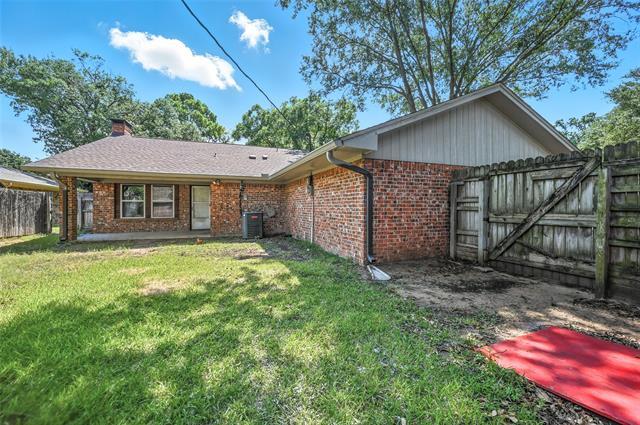 Building Photo - 2720 Trail Oak Ct
