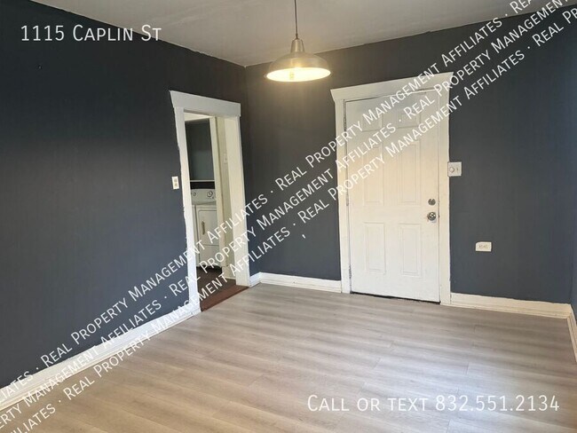 Building Photo - 1115 Caplin St