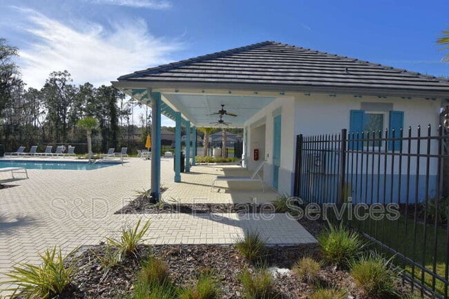 Building Photo - 1940 Red Lp