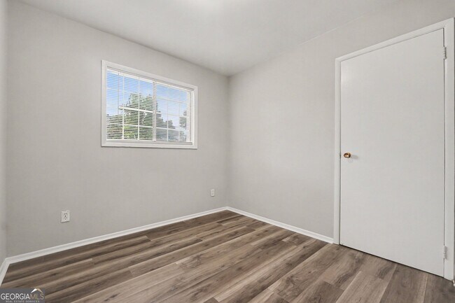 Building Photo - 1315 Pineglen Dr