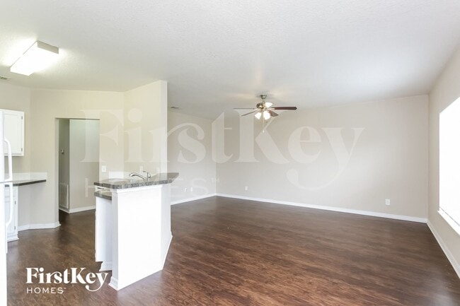 Building Photo - 2598 N Biscayne Dr