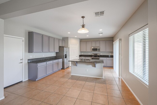Building Photo - 4 bed, 3.5 bath house in Stetson Valley, Phoenix