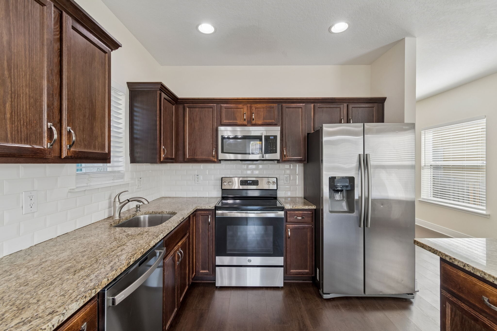 Building Photo - 2322 W Chestnut St