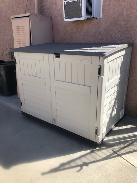 Coin Laundry in property - 623 Brittania St