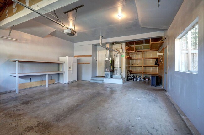 Building Photo - Beautiful 3bd, 2.5ba Home in Klahanie Avai...