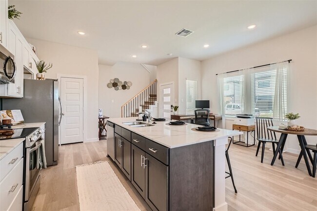 Building Photo - 6407 Pne Hts Dr