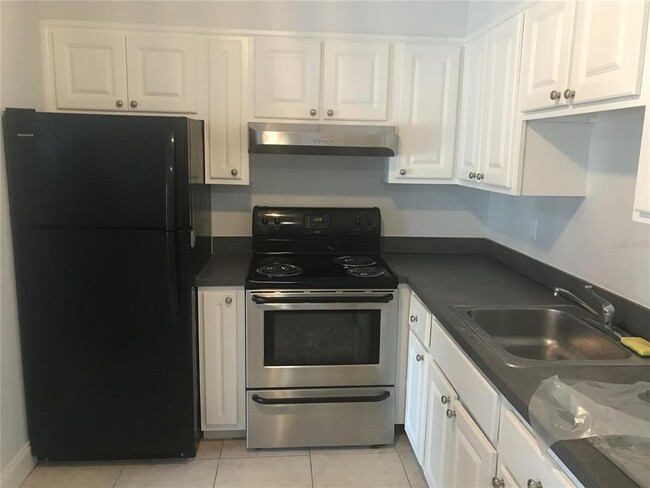 Building Photo - 492 Banyon Tree Cir