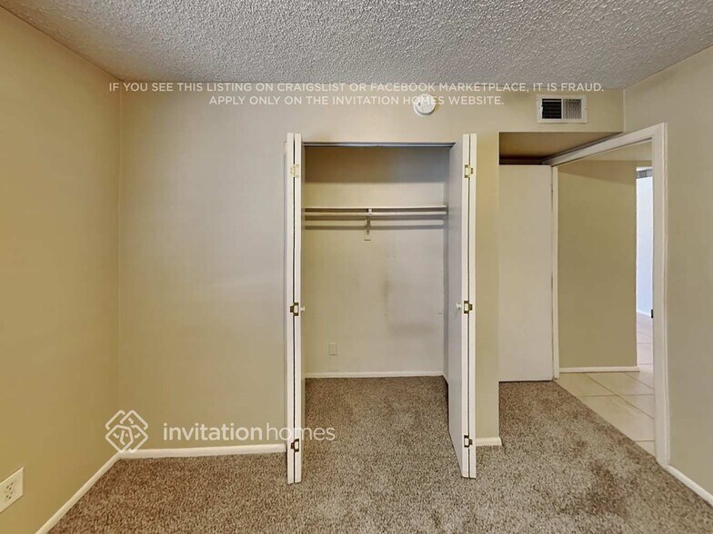 Building Photo - 3821 W Altadena Ave