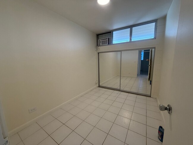 Building Photo - Makiki Bel Aire 2 bedroom 1 bath with 1 re...