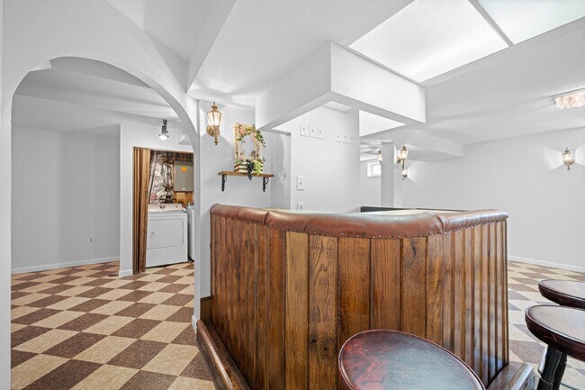 Building Photo - Discover Your Dream Home: Modern Comfort M...