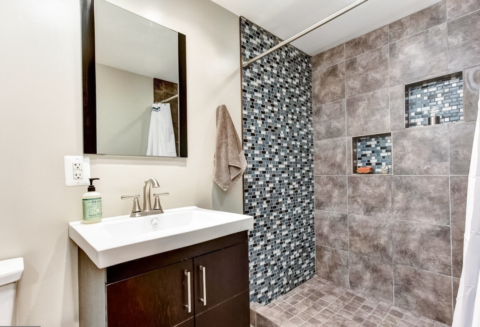 Building Photo - 2963 Sycamore St