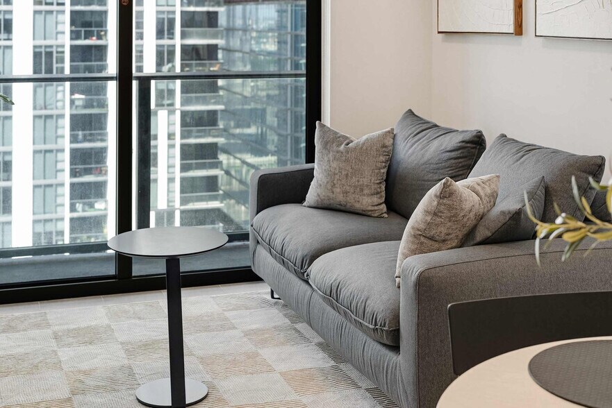 Building Photo - 121 NE 5th St