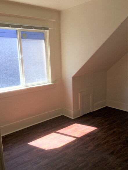 Building Photo - 5527 15th Ave NE