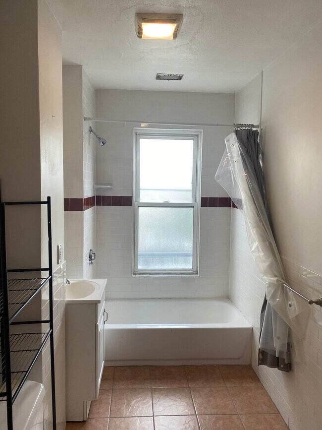 Building Photo - 71 Milton Ave