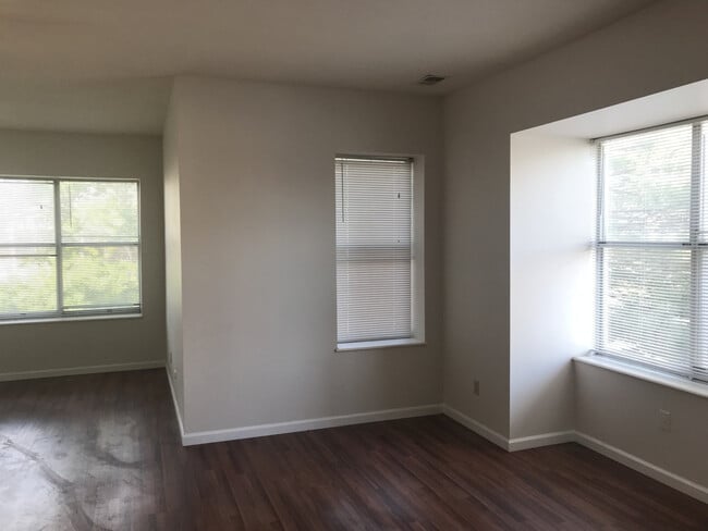 Building Photo - Coming Soon Large 1 bedroom CWE