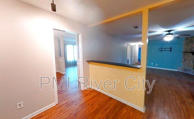 Building Photo - 5998 Greenwillow Ln S