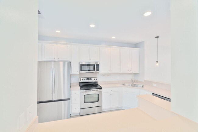 Building Photo - 116 Winding River Dr