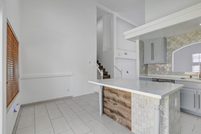 Building Photo - Recently Remodeled 3 Bedroom 2 Bathroom Town House