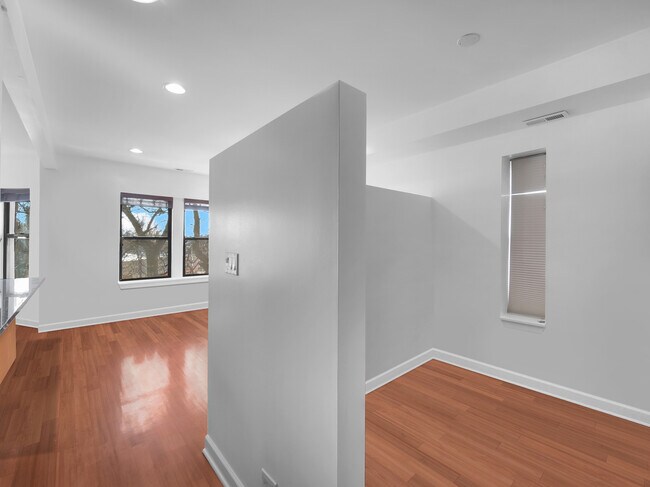 Building Photo - 3756 N Bernard St