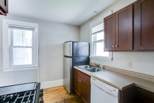 Building Photo - 4BD 2BA House in Saint Paul. AVAILABLE JUN...