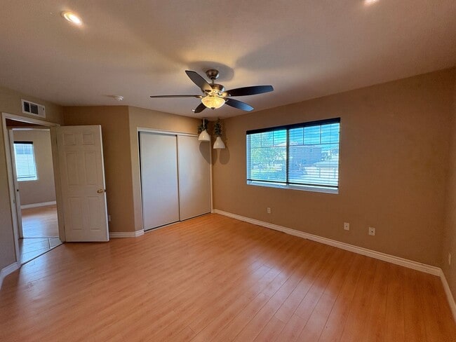 Building Photo - 4 Bed, 3 Bath in Corona!